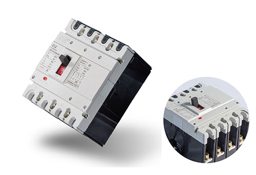 Four pole DC molded case circuit breaker
